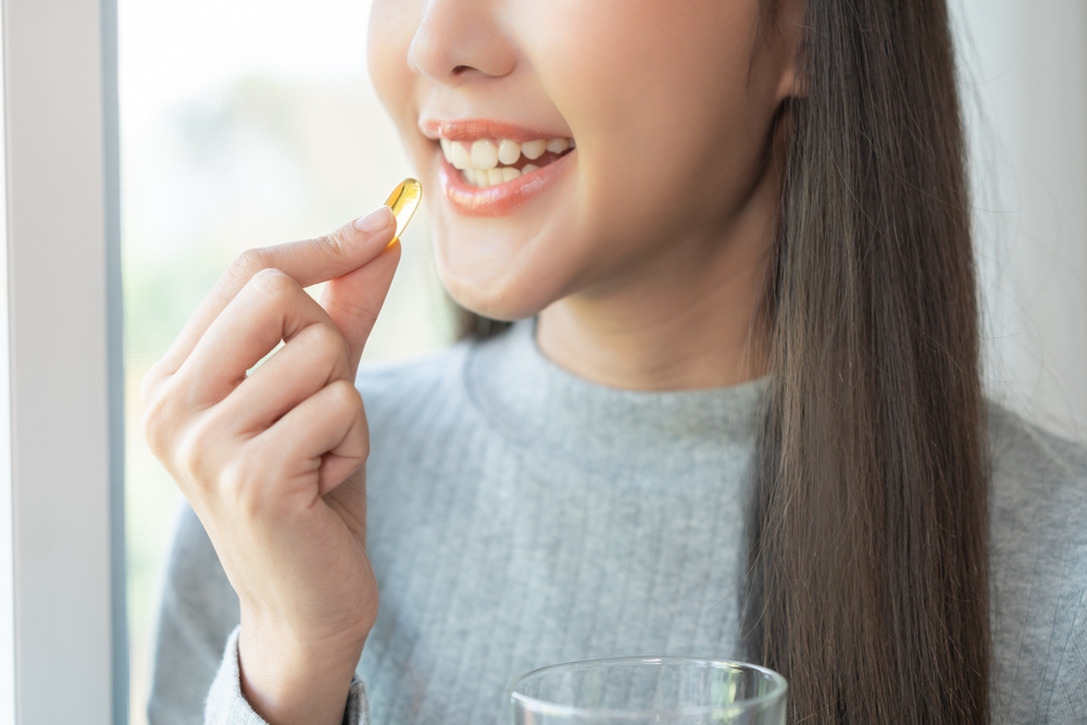 Dietary,Supplement,,Asian,Young,Woman,,Girl,Hand,Holding,Fish,Oil